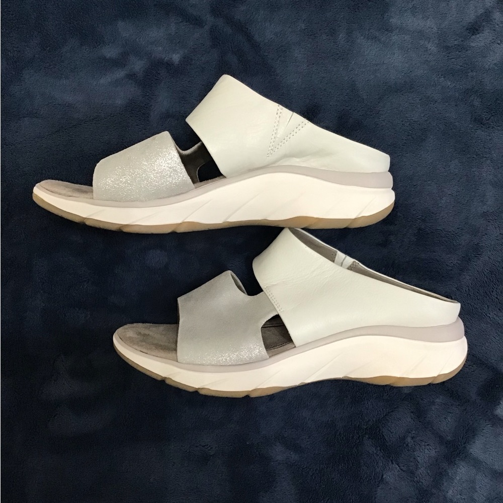 Bionica Womens Airmont, White Silver Slip On Slide Sandals